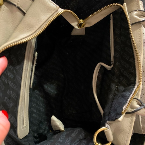 Steve Madden - Large Crossbody - Picture 3 of 5